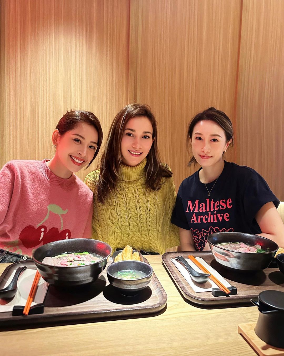 Có cả dàn sao Hoa Ngữ đến ủng hộ Chi Pu