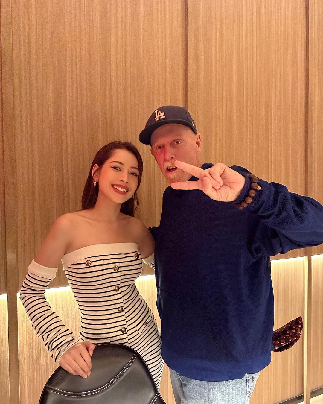 Dàn sao tới ủng hộ quán phở của Chi Pu