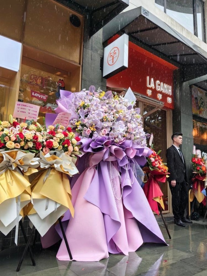 Quán phở được ủng hộ từ đông đảo các fan của Chi Pu tại Thượng Hải