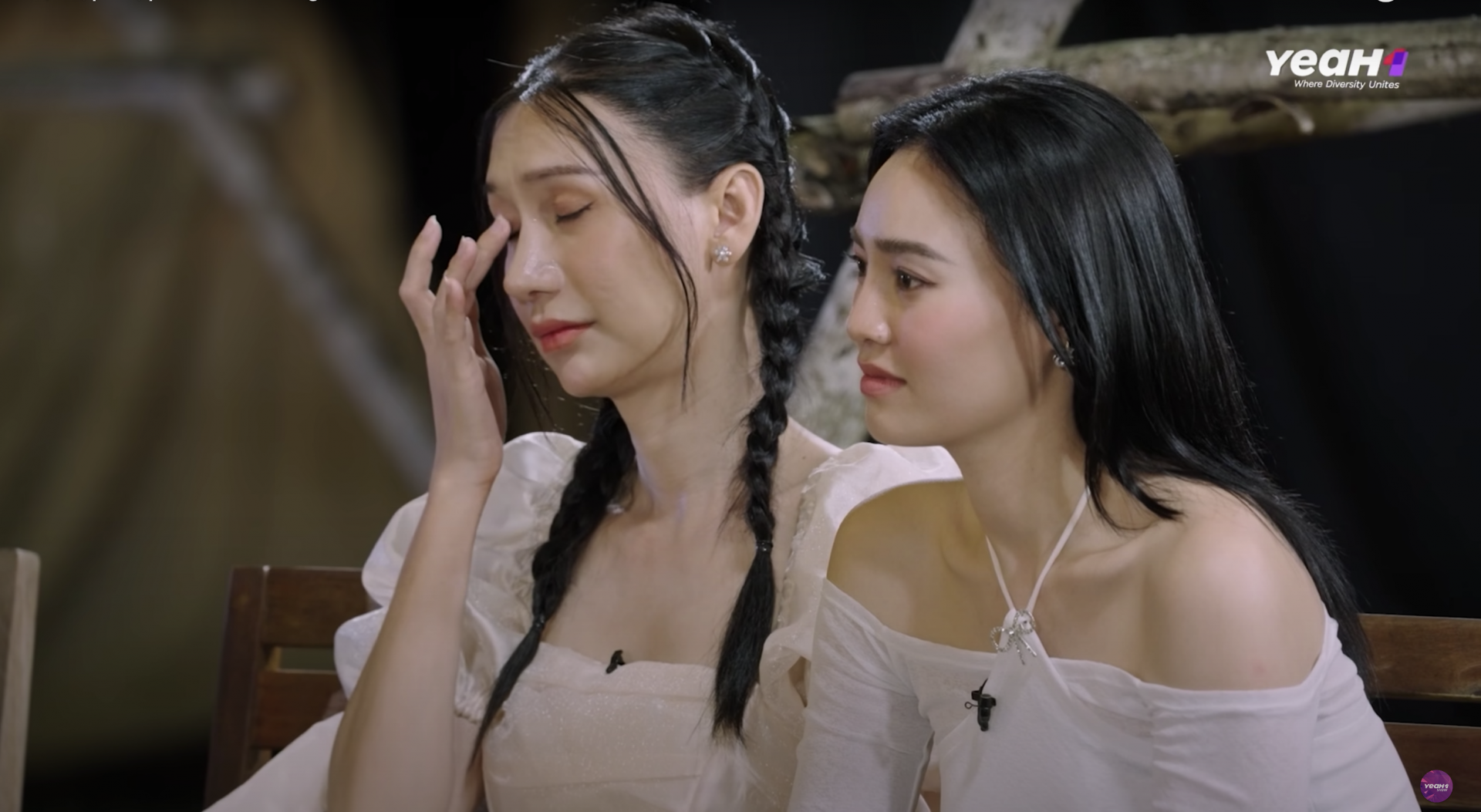 Ninh Dương Lan Ngọc xúc động khi nghe các chị đẹp chia sẻ