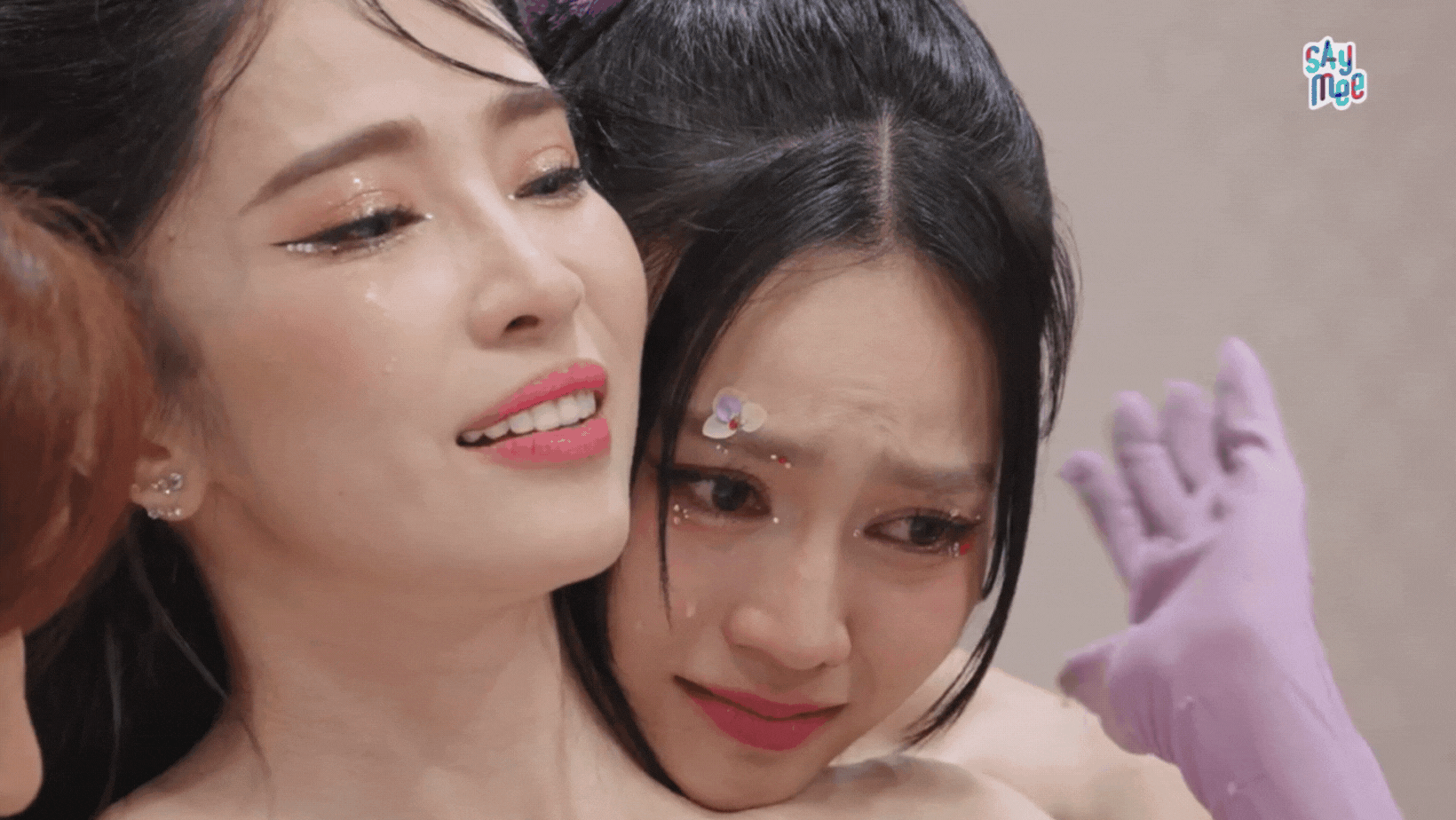 'Mỹ nữ' Ninh Dương Lan Ngọc bật khóc trong 'Chị đẹp đạp gió rẽ sóng' 