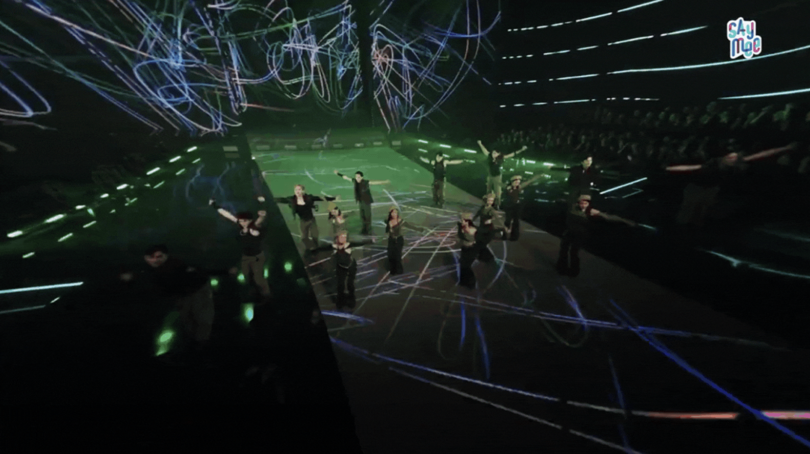 Sân khấu “Chị đẹp đạp gió rẽ sóng” bản Việt