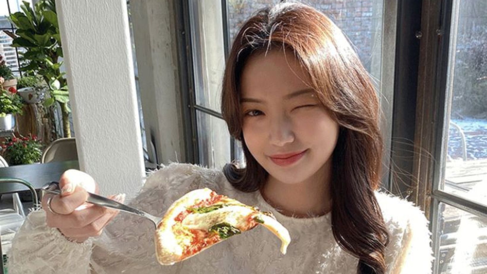 6 thực phẩm là “kẻ thù” của làn da đẹp nhưng phụ nữ càng trẻ tuổi càng mê