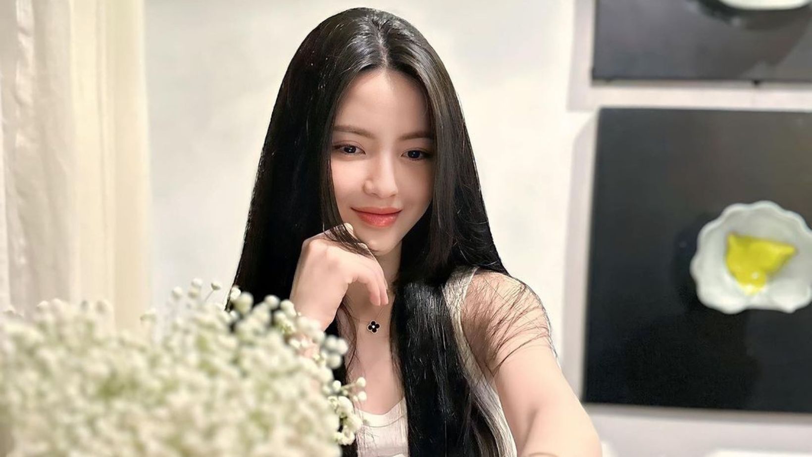 Chu Thanh Huyền gặp "kiếp nạn" khi tự cắt tóc mái, sợ Quang Hải về nhà không nhận ra