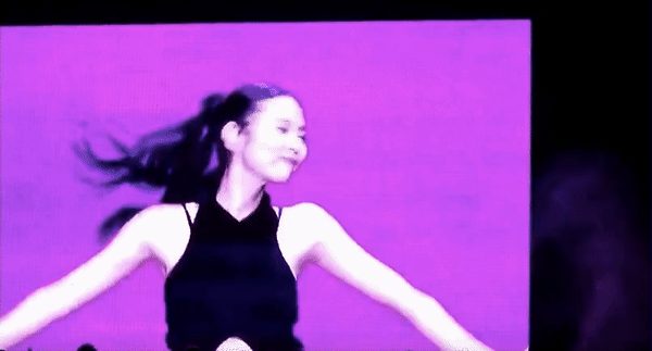 Khoảnh khắc gây chấn động khi Jennie dance cover ca khúc See Tình của Hoàng Thùy Linh