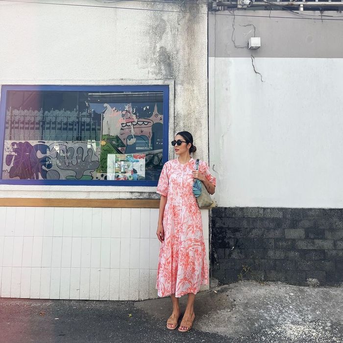 Những chiếc túi có thể đeo vai thế này luôn mang đến vẻ ngoài thanh lịch, tao nhã cho chị em. Ảnh: hatangthanh