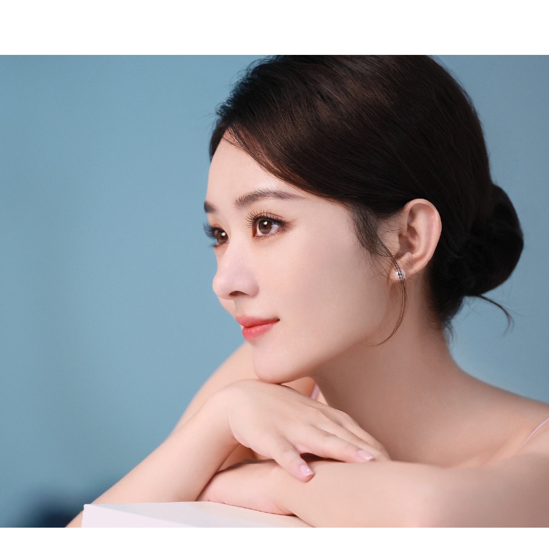 Triệu Lệ Dĩnh gây ấn tượng với nét đẹp dịu dàng