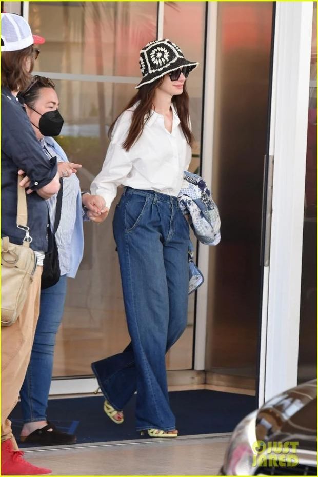 Trang phục denim sành điệu, dễ áp dụng của sao Hollywood