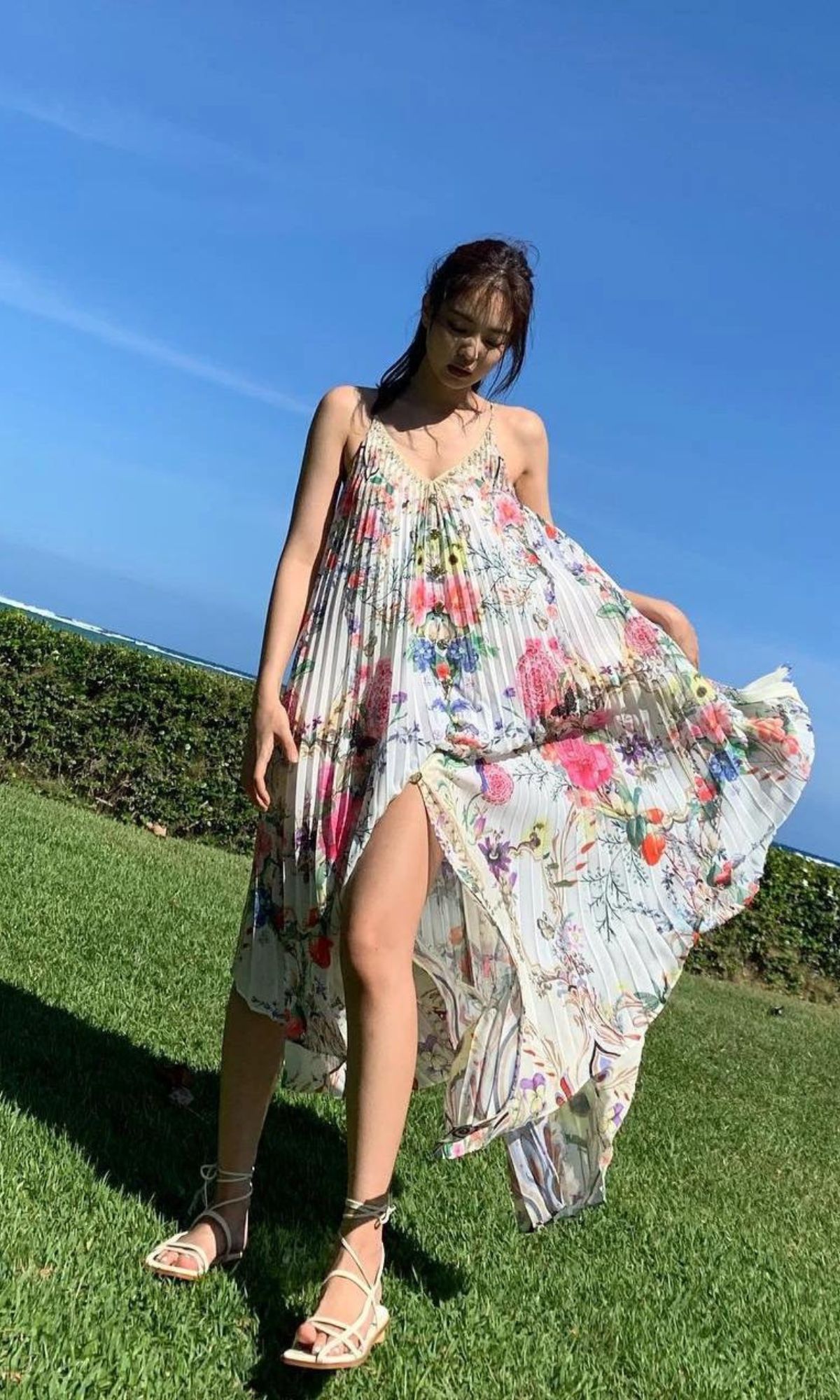 Mặc trang phục màu trắng đẹp và sang như Jennie với 10 công thức 