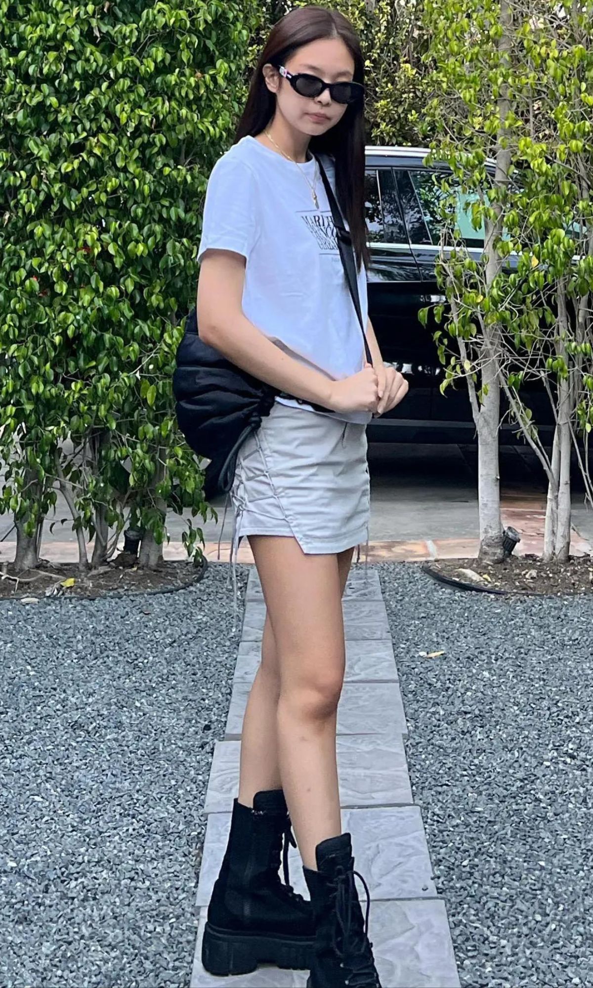 Mặc trang phục màu trắng đẹp và sang như Jennie với 10 công thức 