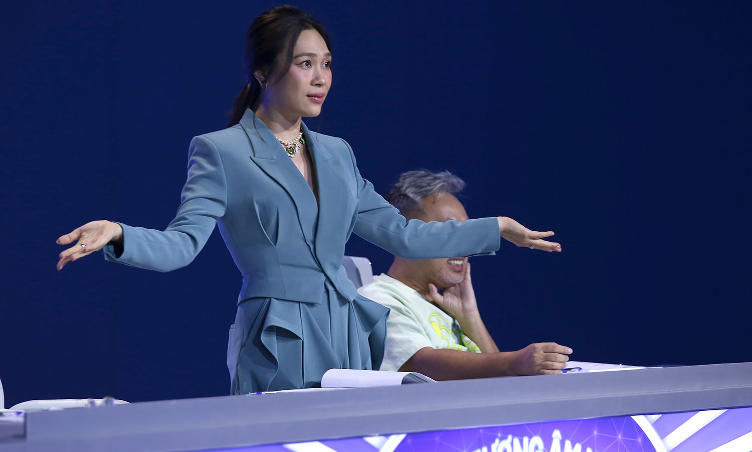 Mỹ Tâm biến hóa phong cách trên ghế 'nóng' Vietnam Idol