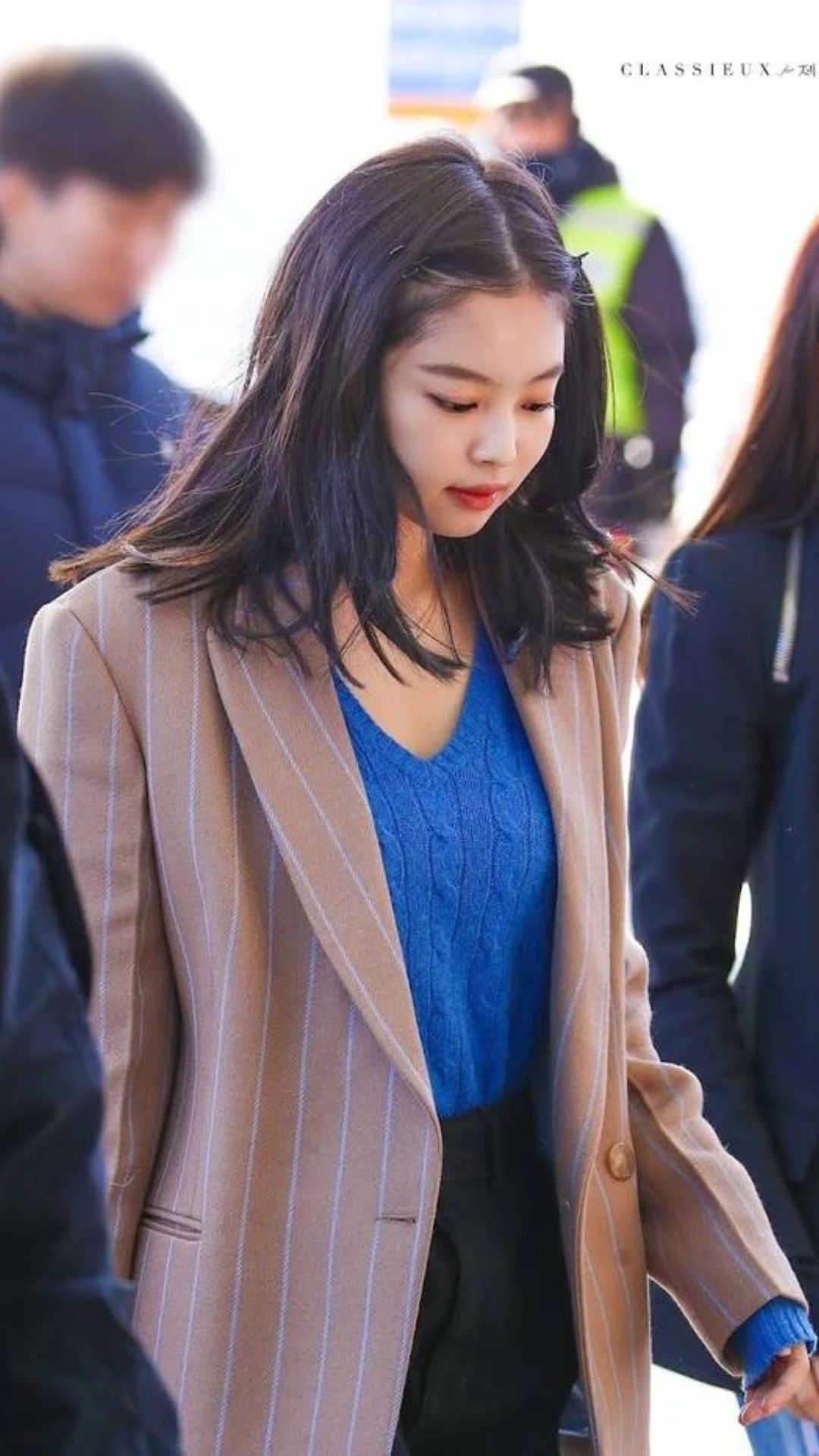 Theo Koreaboo, năm 2020, phong cách đặc trưng mới của Jennie hình thành. Cô vẫn diện nhiều đồ hàng hiệu xa xỉ nhưng tiết chế, phù hợp xu hướng 