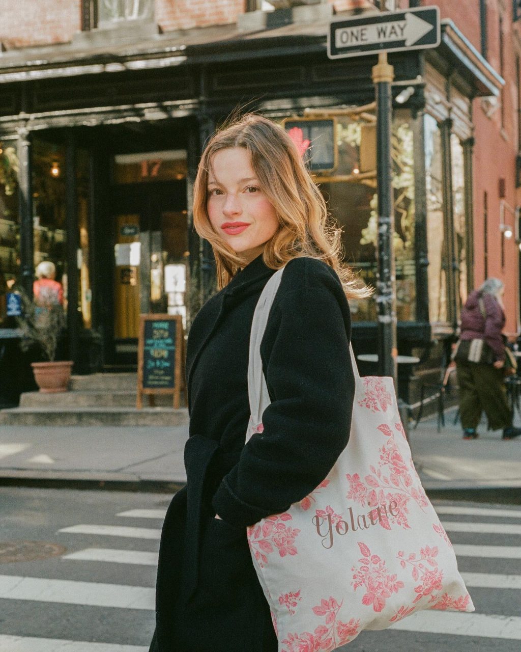 Phụ nữ Pháp từ lâu đã được ngợi ca như biểu tượng của sự thanh lịch, cổ điển nhưng vẫn giản dị và tự nhiên lạ kỳ. Ảnh: @camilleyolaine.