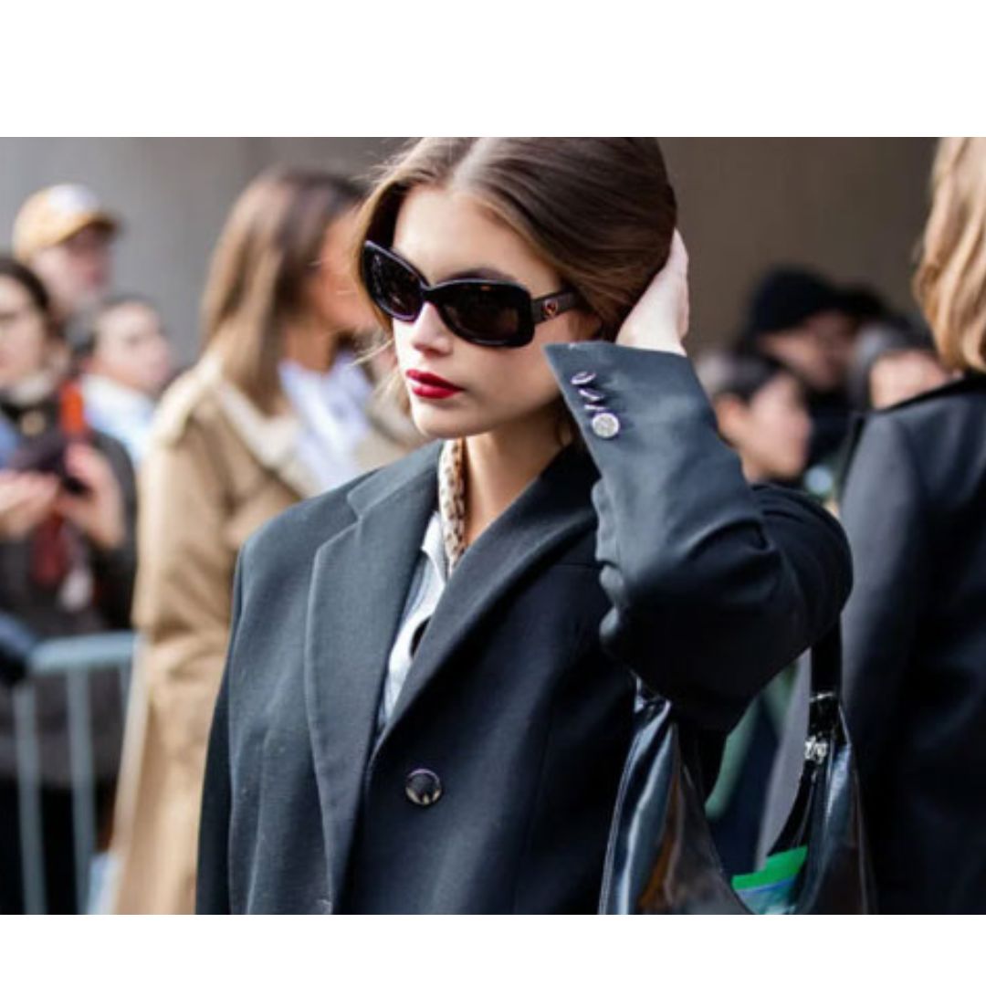 Xu hướng áo khoác 2023: Tối màu và dài