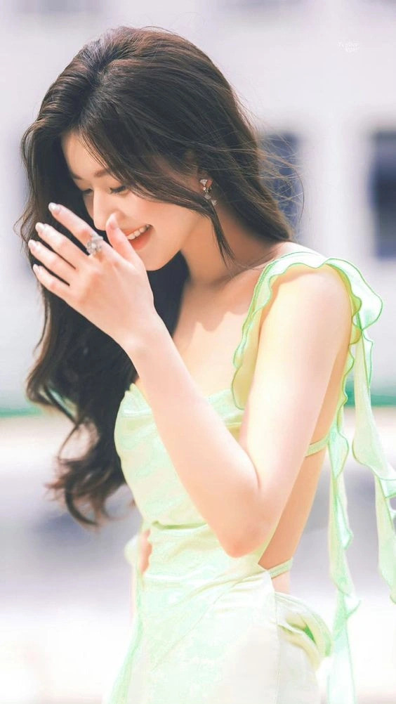 Bí quyết dưỡng tóc chắc khỏe, bóng mượt của Triệu Lộ Tư