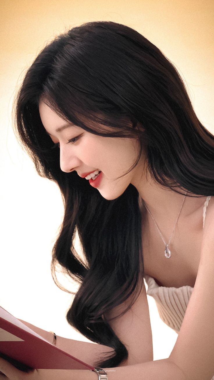 Bí quyết dưỡng tóc chắc khỏe, bóng mượt của Triệu Lộ Tư