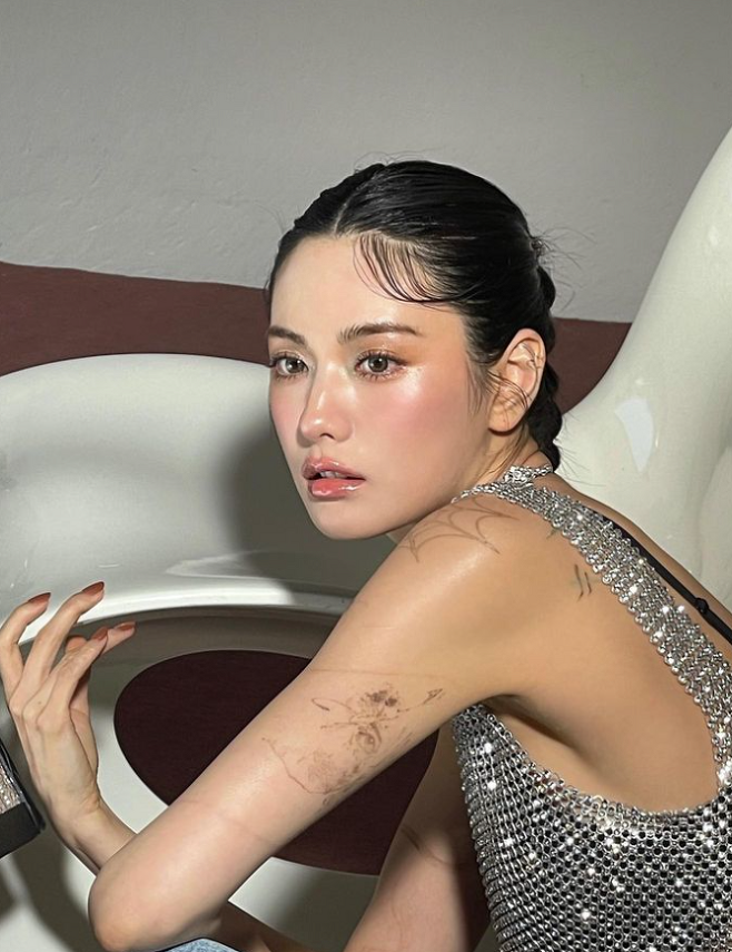 Mỹ nhân 'Mask Girl' Nana sở hữu thu nhập khủng thế nào ở tuổi 32?