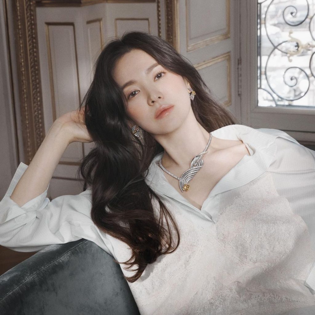 Nữ diễn viên Song Hye-kyo xinh đẹp trong kiểu tóc mái rèm. Nguồn: Instagram @kyo1122.