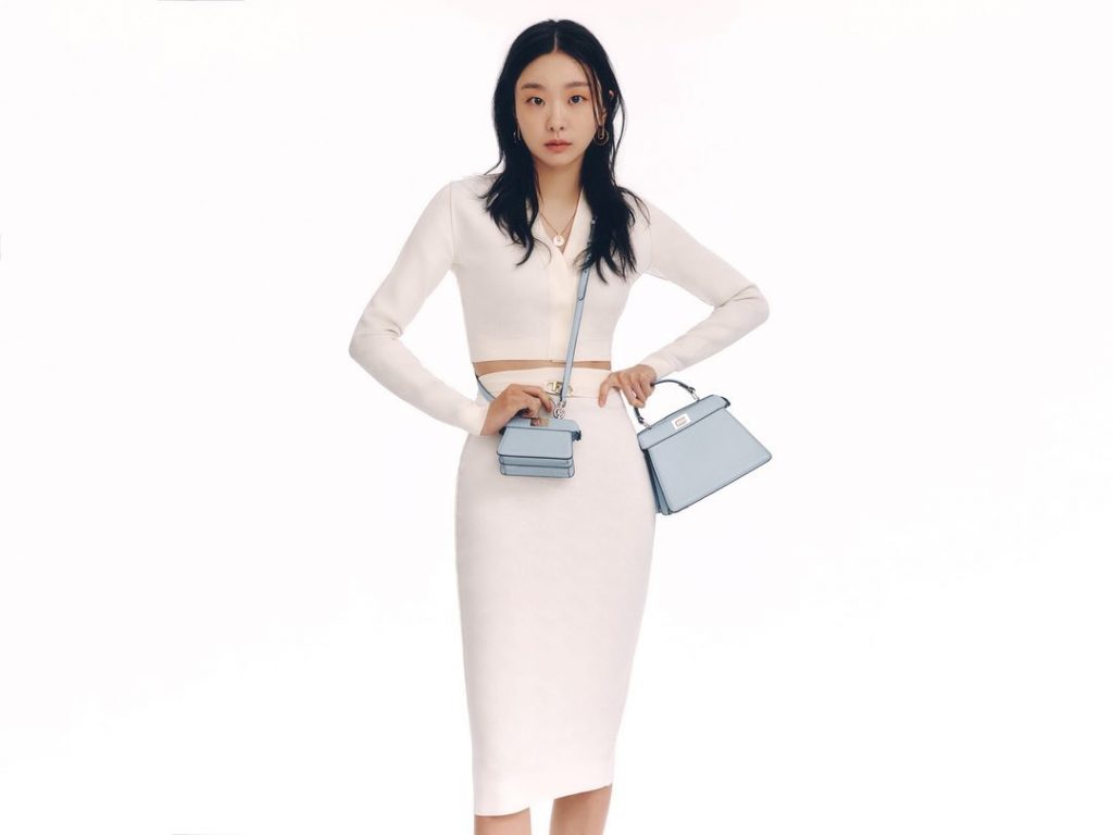 Tóc mái rèm liên tục được diễn viên Kim Da Mi ưu ái diện. Nguồn: Instagram @d_a___m_i.