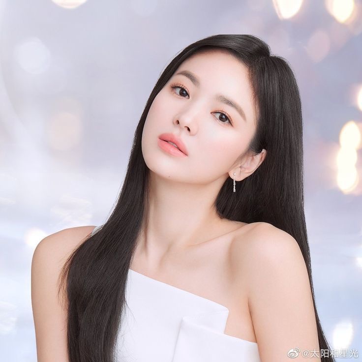 5 kiểu tóc tối màu sang trọng mà vẫn trẻ trung của Song Hye Kyo