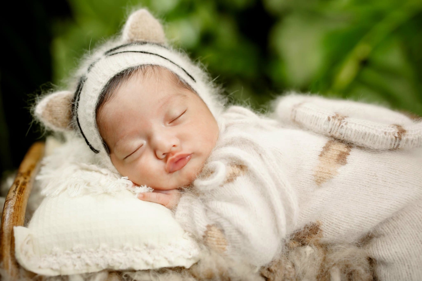 Bé Lisa nhà Khánh Thi - Phan Hiển được khen xinh như thiên thần