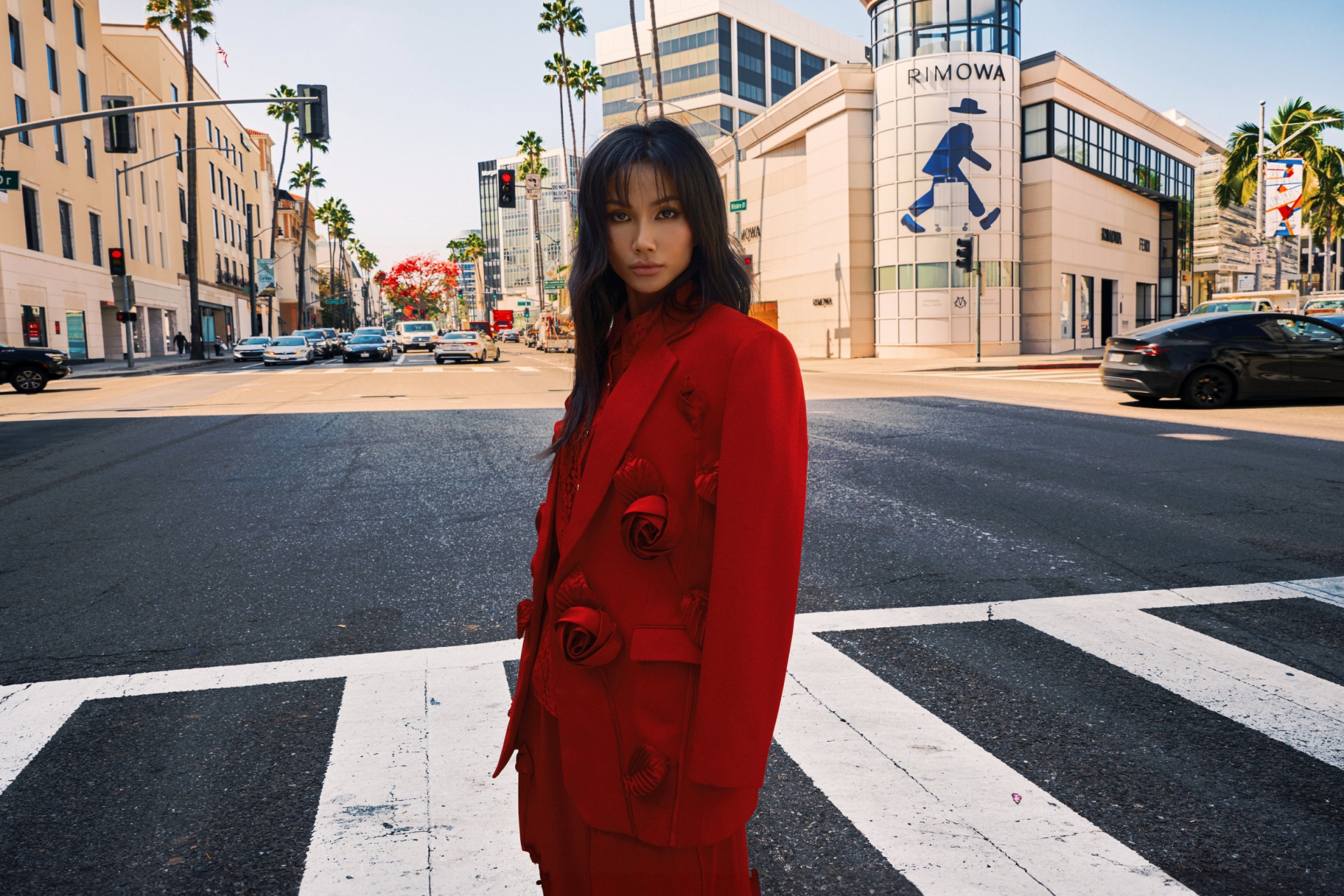 Đây là lần đầu H'Hen Niê kết hợp cùng nhiếp ảnh gia Joséphine. Để thực hiện bộ ảnh, êkíp gồm nhiếp ảnh gia, makeup, stylist từ nhiều bang bay sang thành phố Los Angeles và tiến hành chụp trong vòng vài tiếng.