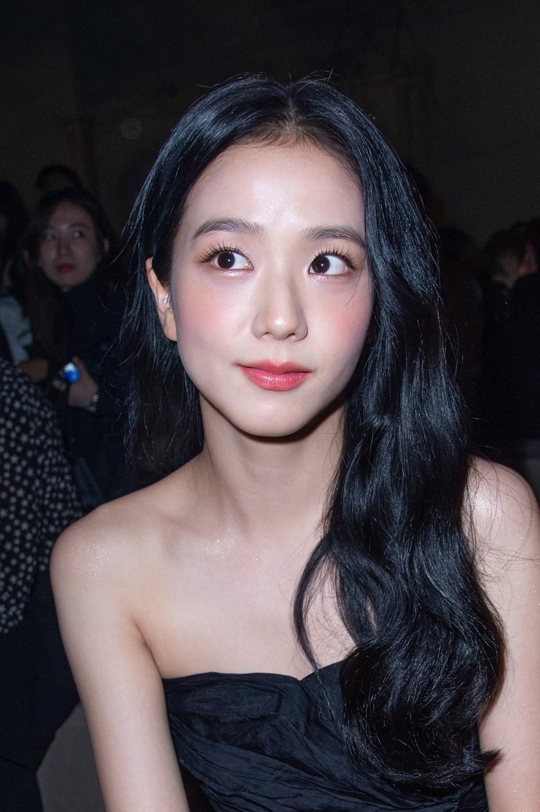 Loạt ảnh đang gây xôn xao cộng đồng mạng của Jisoo