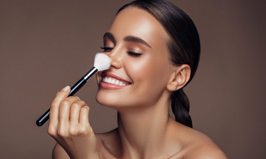 10 mẹo trang điểm giúp bạn trẻ hơn tuổi thật