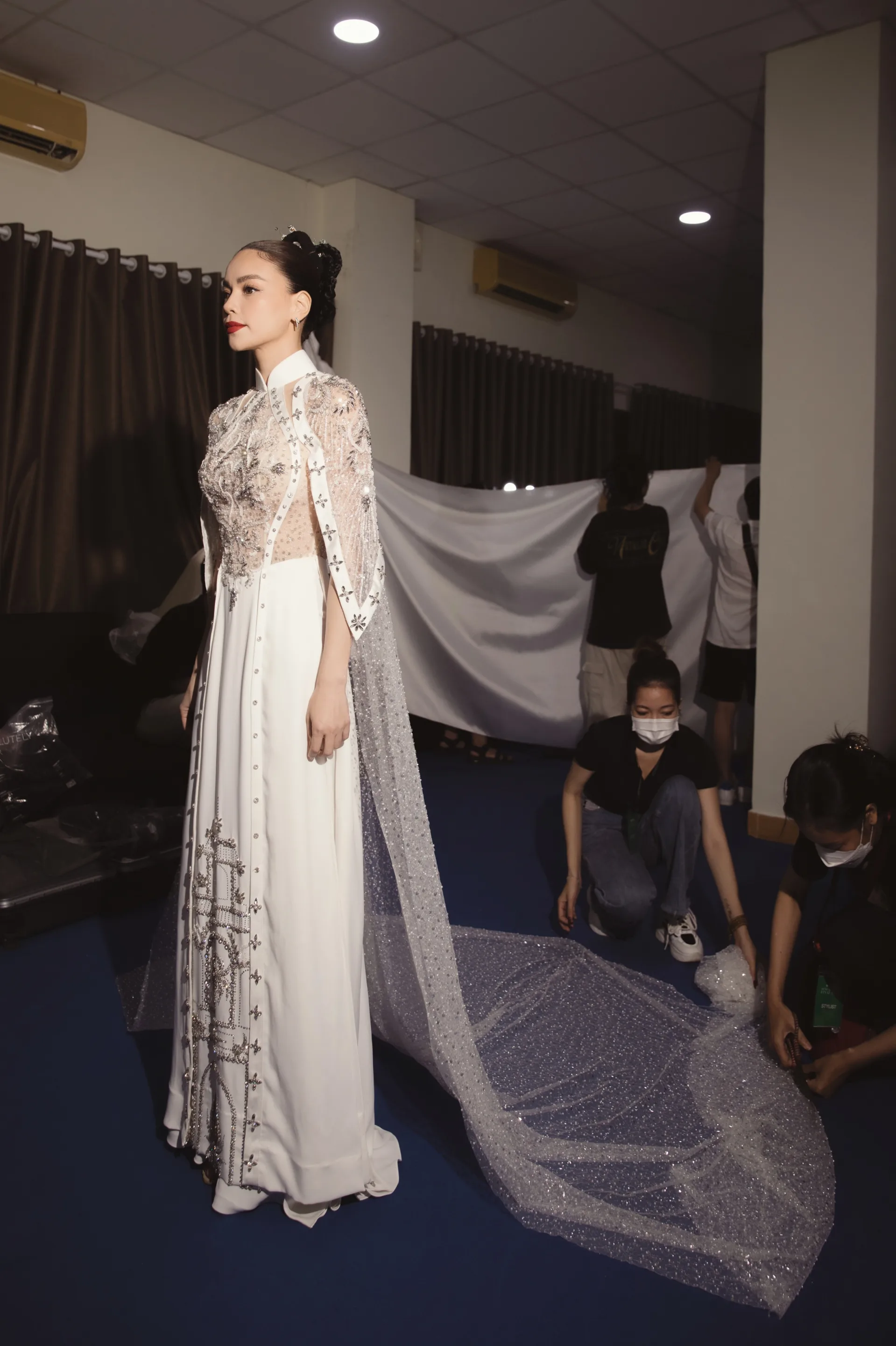 Thanh Hằng, Hồ Ngọc Hà đọ sắc với áo dài trong chung kết The New Mentor