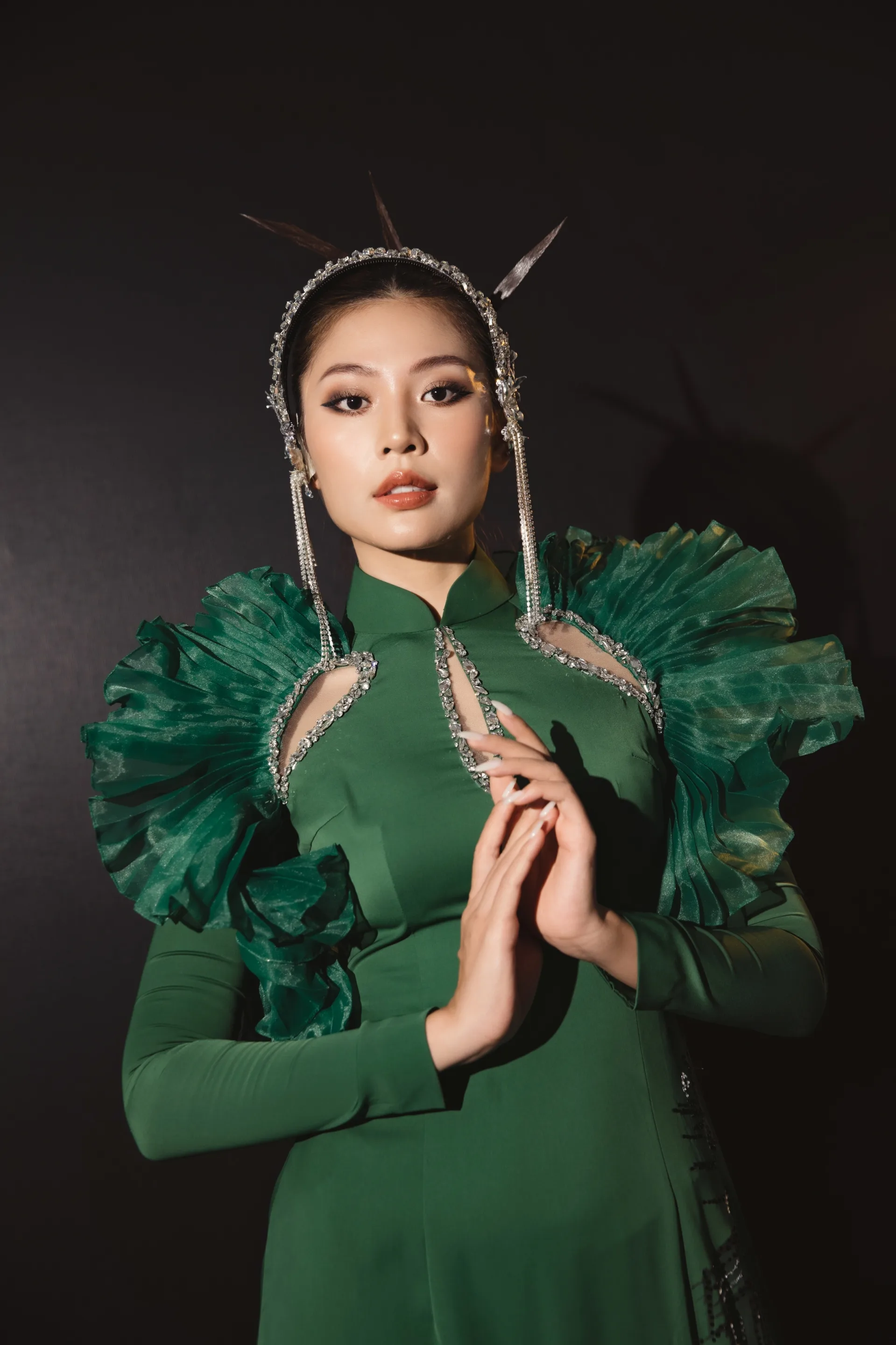 Thanh Hằng, Hồ Ngọc Hà đọ sắc với áo dài trong chung kết The New Mentor