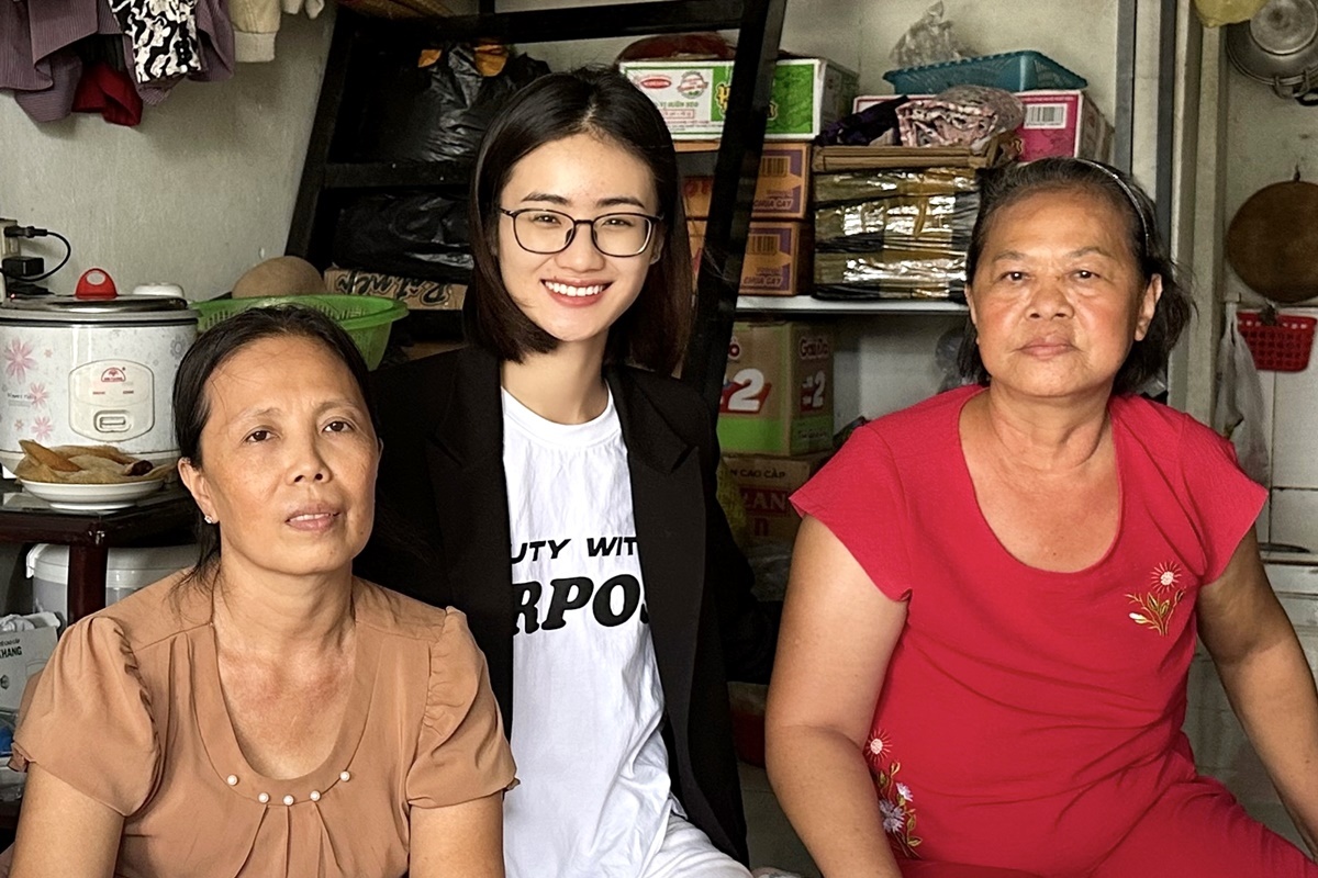Cuối tháng 9, mỹ nhân quê Bình Định thăm mái ấm của các bệnh nhân điều trị ung thư trong Nữ chiến binh hồng - dự án cô từng thực hiện ở phần thi 