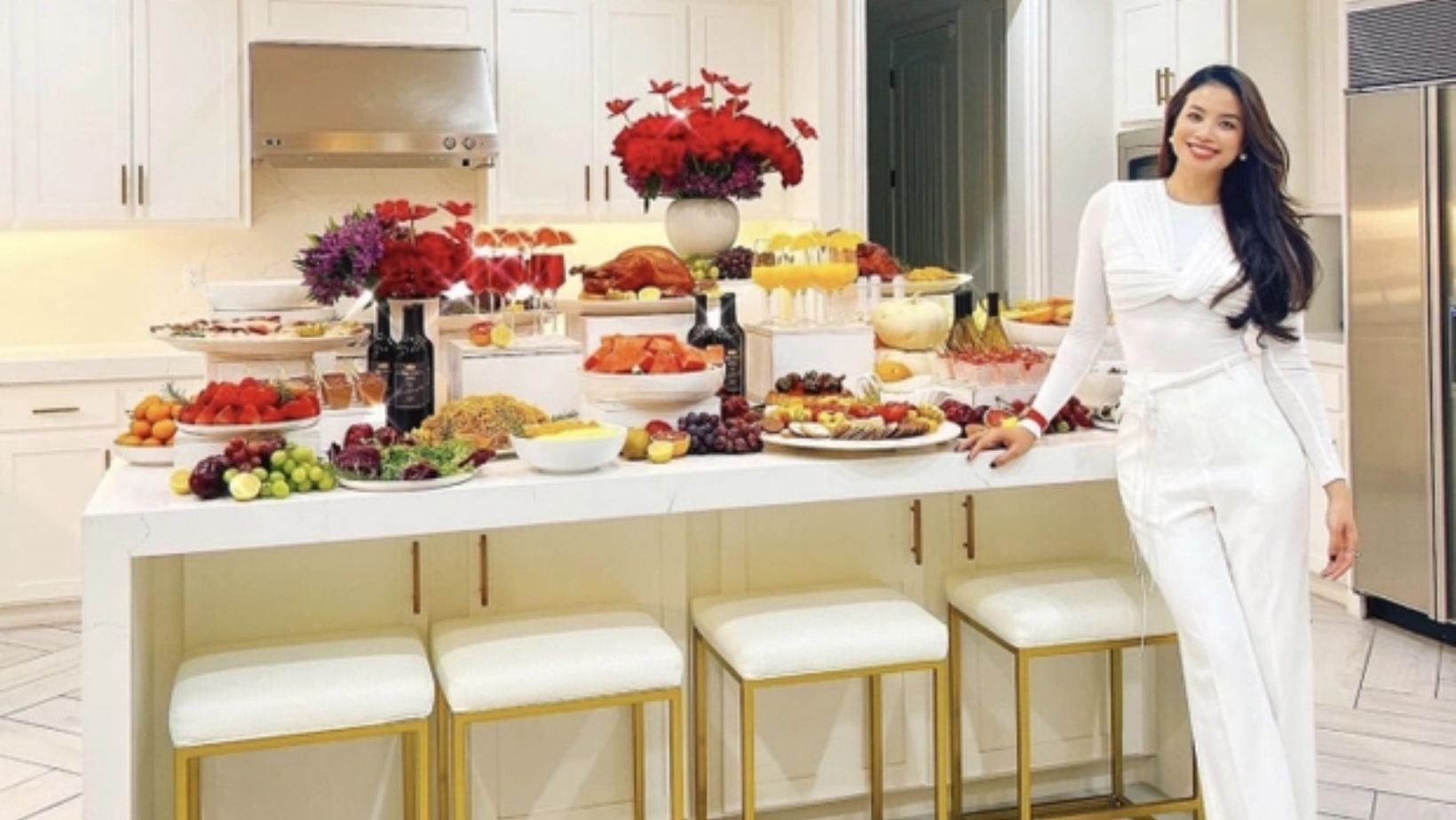 Phạm Hương khoe sương sương bàn tiệc Lễ Tạ ơn, khéo flex cuộc sống "chanh xả" tại Mỹ