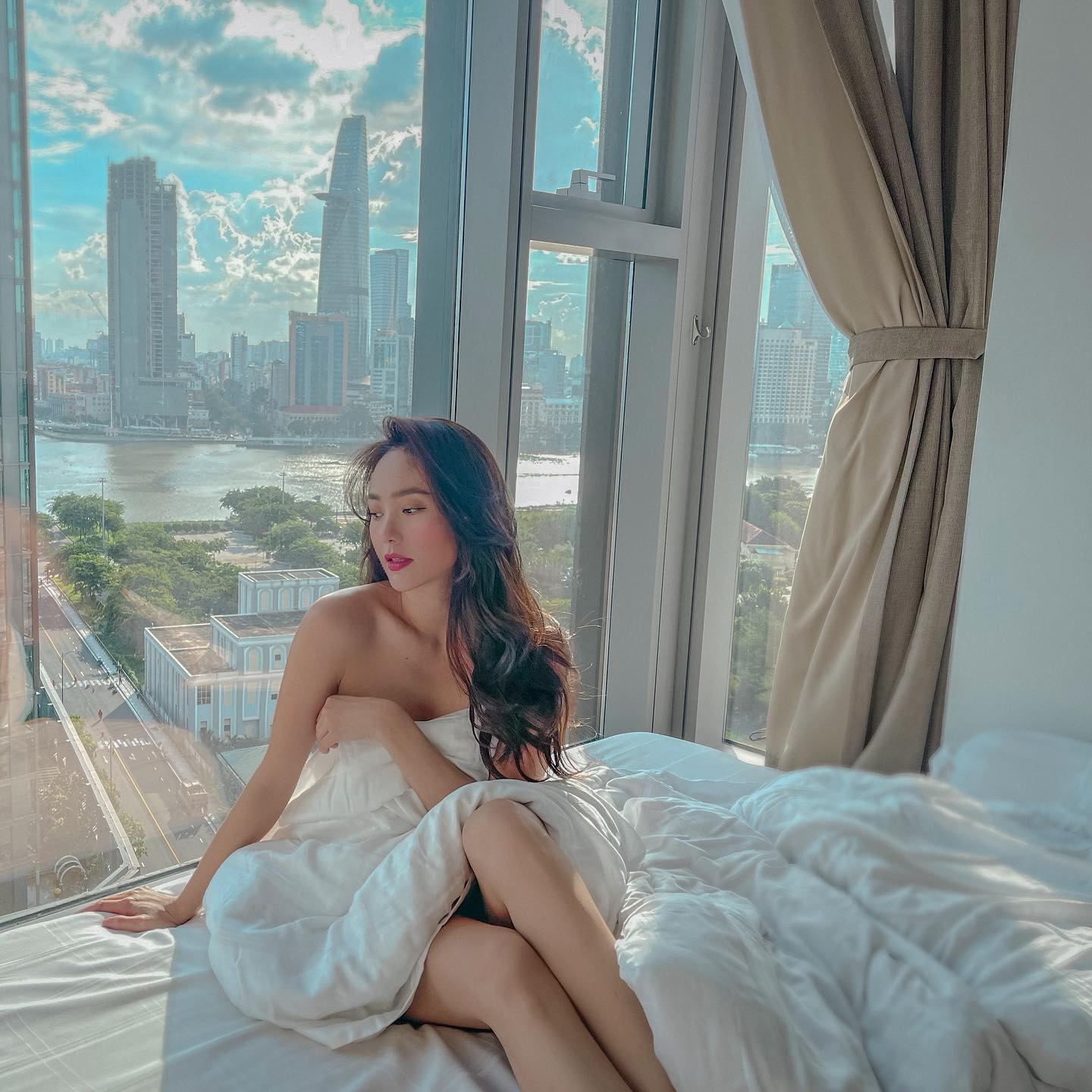 Bất động sản của Minh Hằng trước khi kết hôn: Biệt thự triệu đô, căn hộ 20 tỷ và nhà vườn 20.000m²