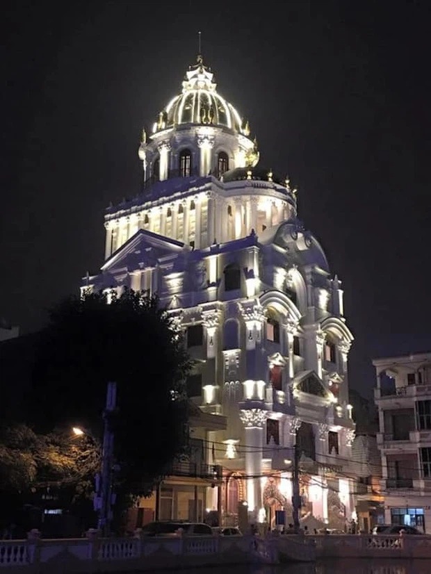 Lâu đài - Ảnh 1