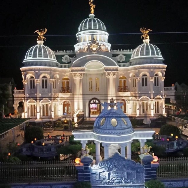 Lâu đài - Ảnh 1