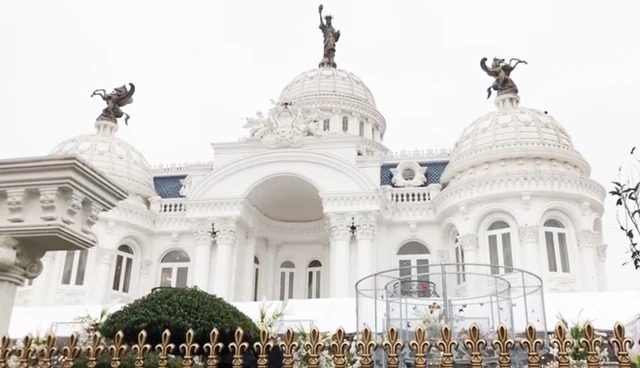 Lâu đài - Ảnh 1