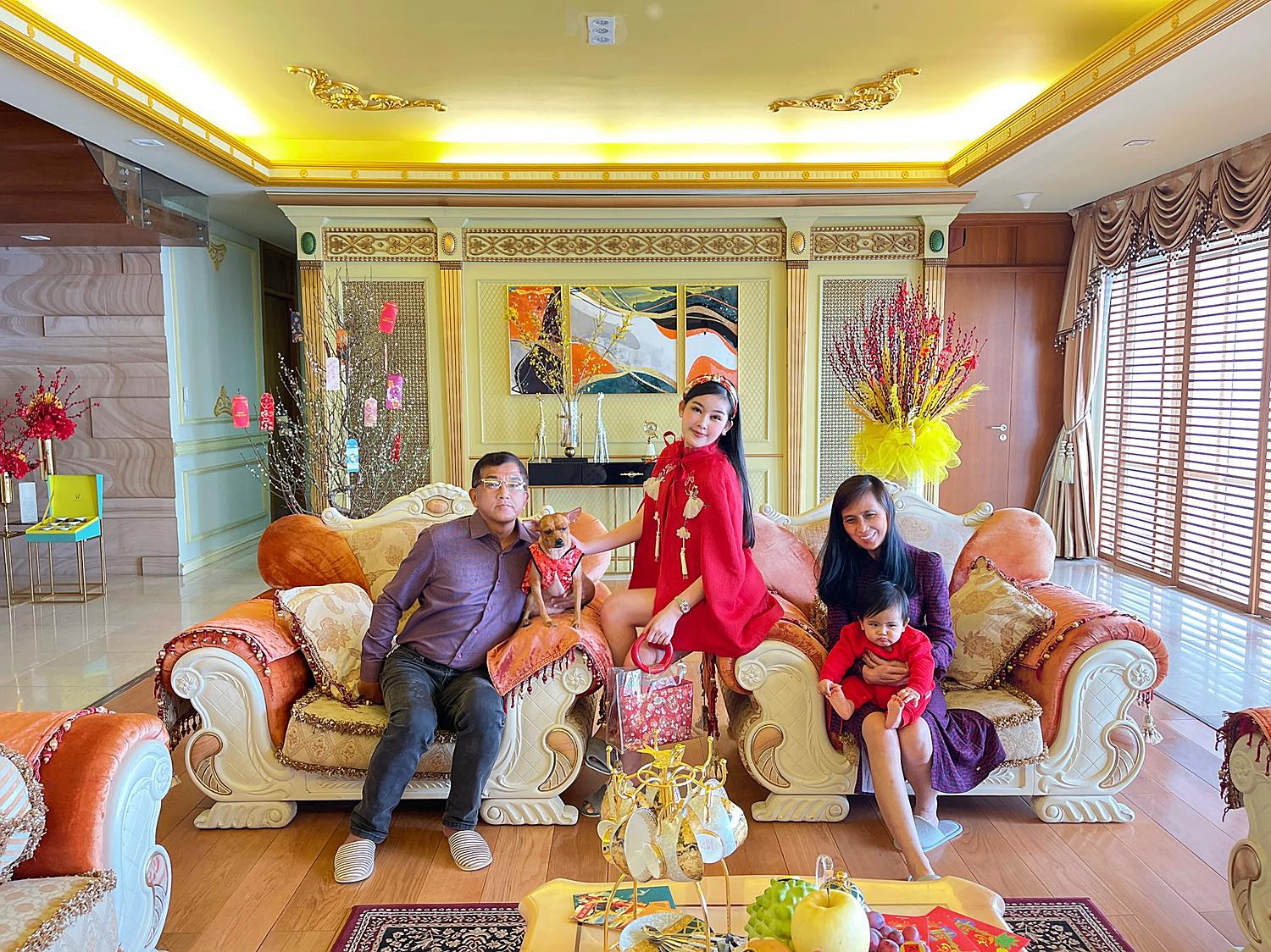 Lê Âu Ngân Anh ở căn hộ 280m², Phan Tô Ny không kém cạnh với căn hộ cao cấp ở Thảo Điền