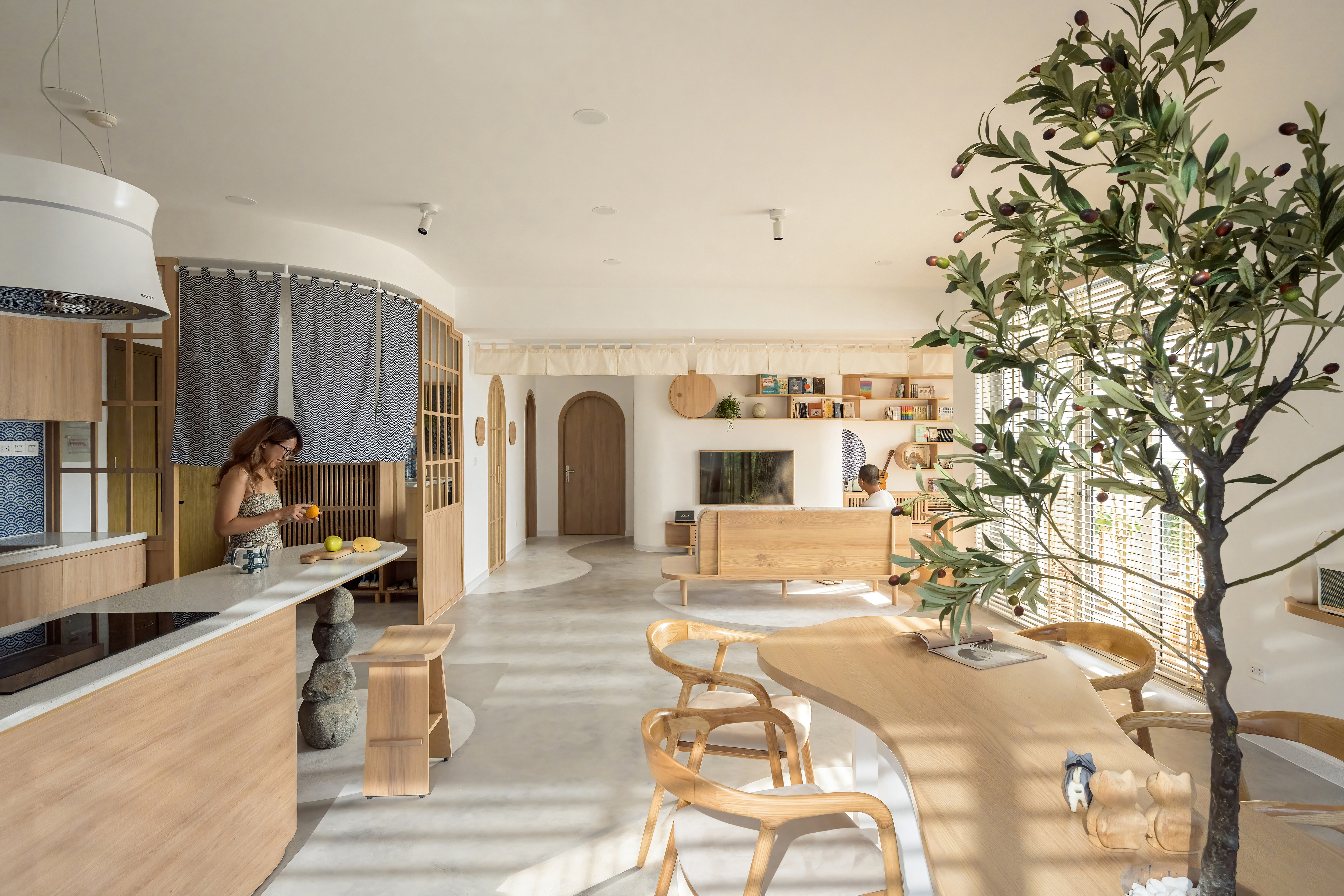 Cặp vợ chồng Sài Gòn đập phòng ngủ chi 750 triệu để biến căn hộ thành nơi ở chill như quán cafe