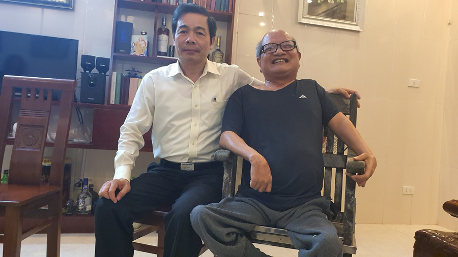 GS.TS Hoàng Năng Trọng (bên trái) và nhà thơ Đỗ Trọng Khơi. (Ảnh: Vietnamnet)