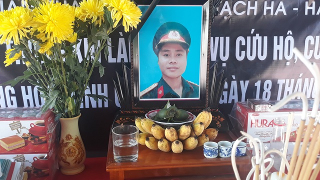 Liệt sĩ Ngô Bá Văn, sinh ngày 15/7/1984, tại thôn Thạch Thắng, huyện Thạch Hà, tỉnh Hà Tĩnh hy sinh khi làm nhiệm vụ.