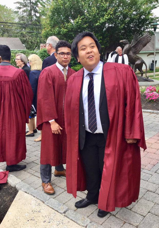 Hình ảnh Đỗ Nhật Nam tốt nghiệp cấp ba vào hồi năm ngoái.