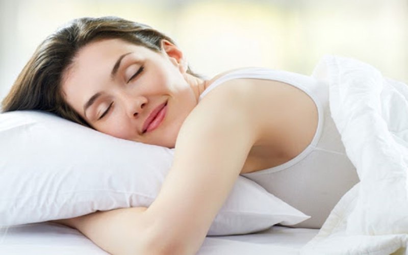 Nhiệt độ phòng ngủ bao nhiêu để ngăn ngừa bệnh tật và giảm cân? - Ảnh 1