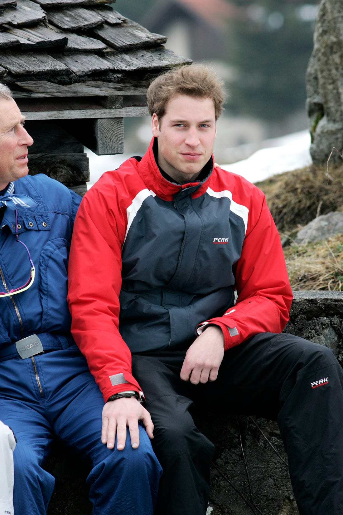 Hoàng tử William đã tạo dáng bên cạnh cha mình, Thái tử Charles năm 2005