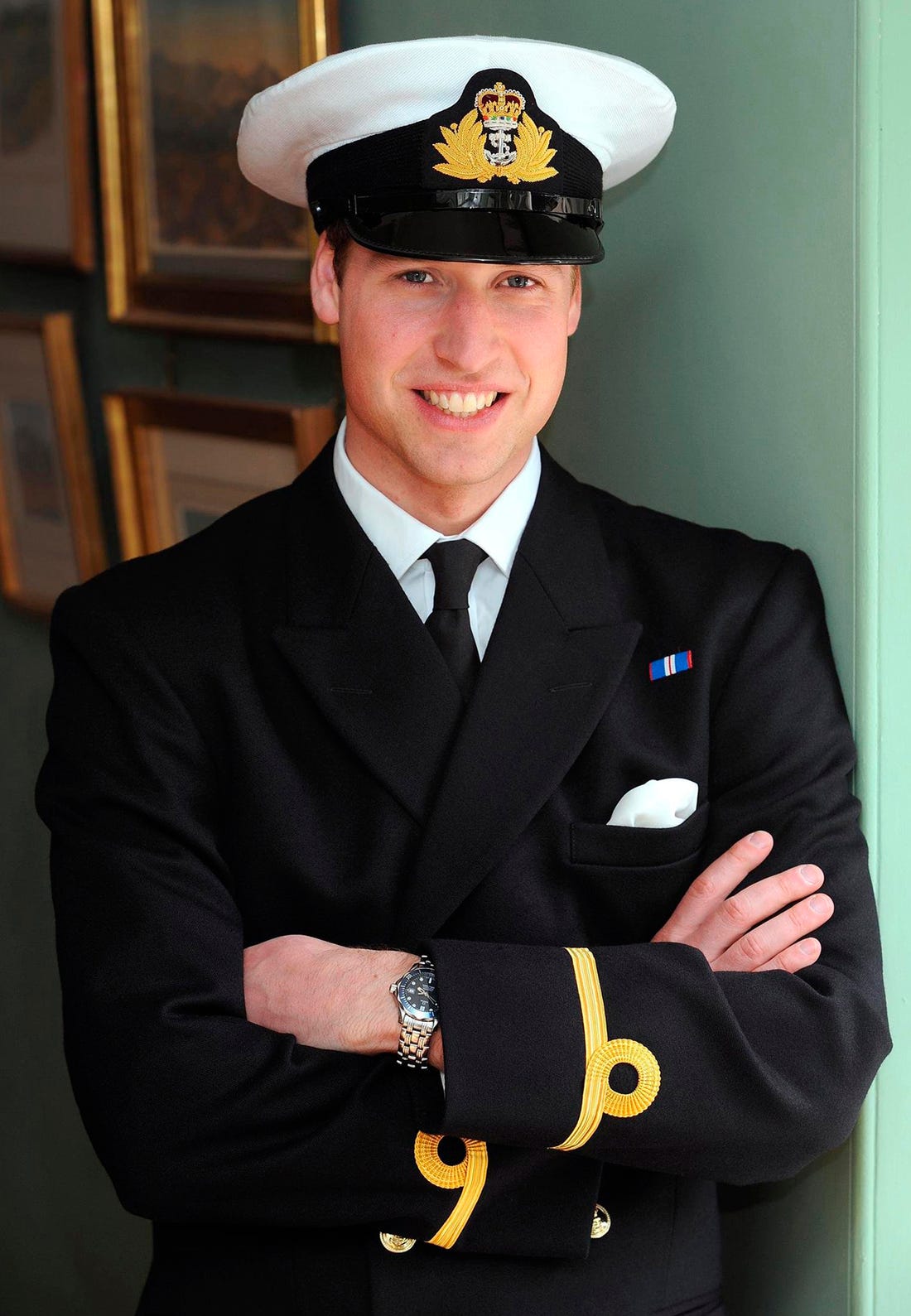Hoàng tử William trong bộ quân phục Hải quân Hoàng gia năm 2008