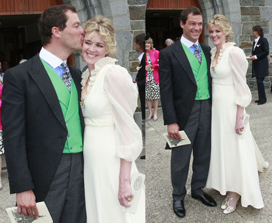 Dominic West và Catherine Fitzgerald chụp ảnh sau đám cưới của họ tại nhà thờ vào năm 2010