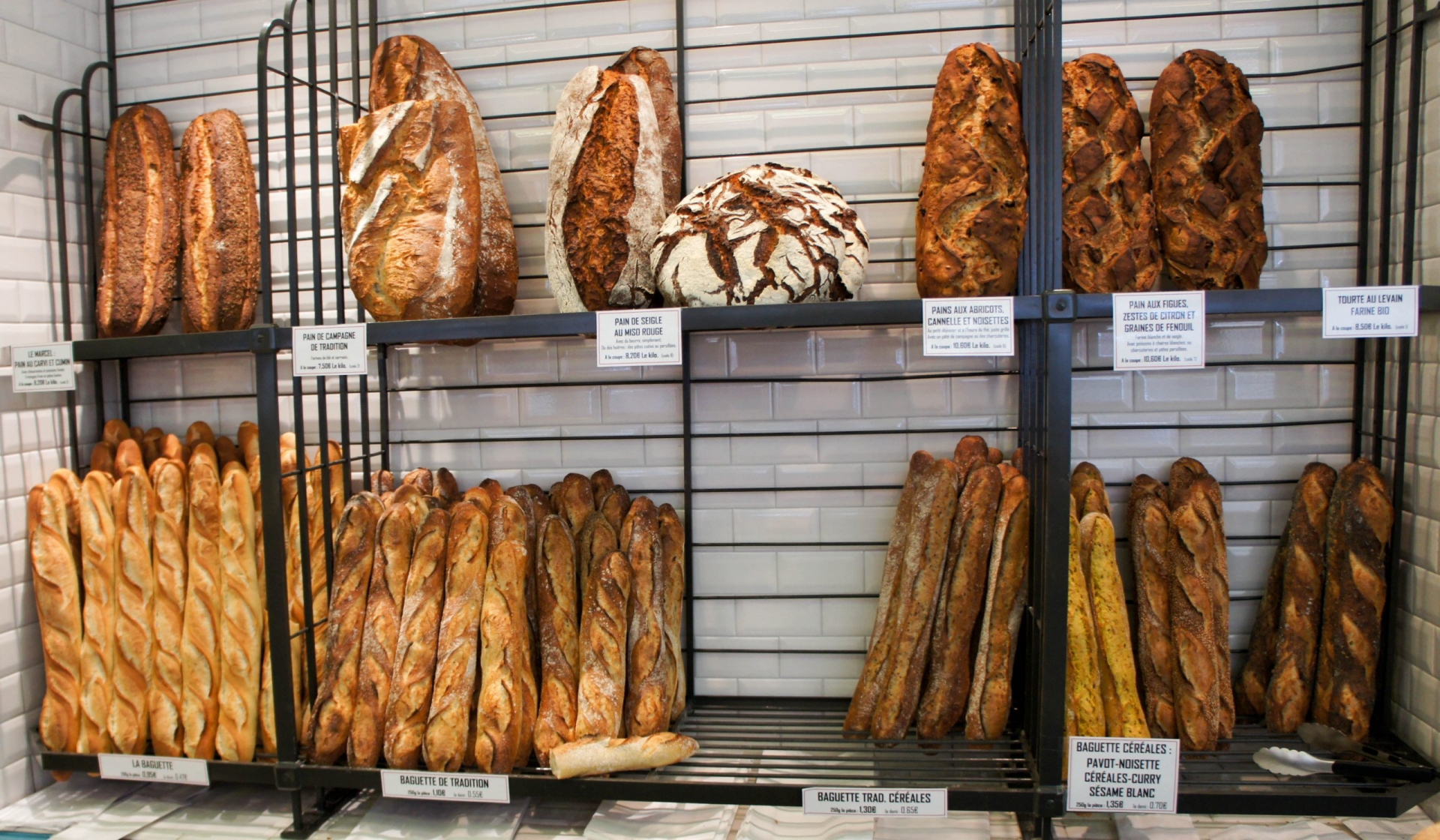 Bánh mì baguette là hình ảnh mang tính biểu tượng nhất của nước Pháp.