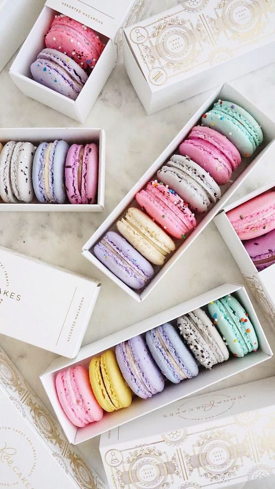 Những chiếc bánh macaron đầy màu sắc là một trong những món tráng miệng được chụp ảnh nhiều nhất ở Pháp.