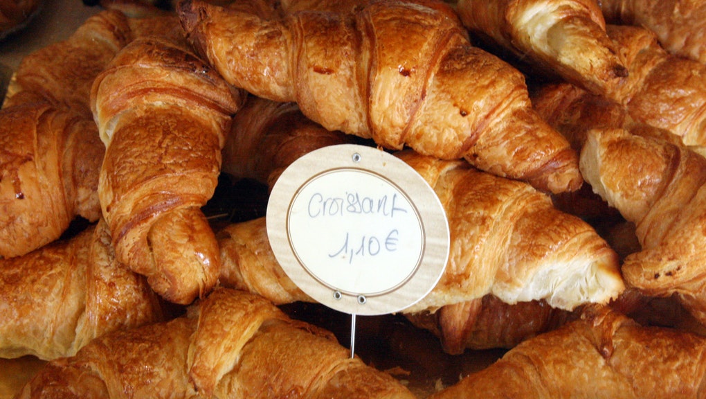 Croissant, chiếc bánh đại diện cho sự tinh túy của bánh ngọt Pháp.