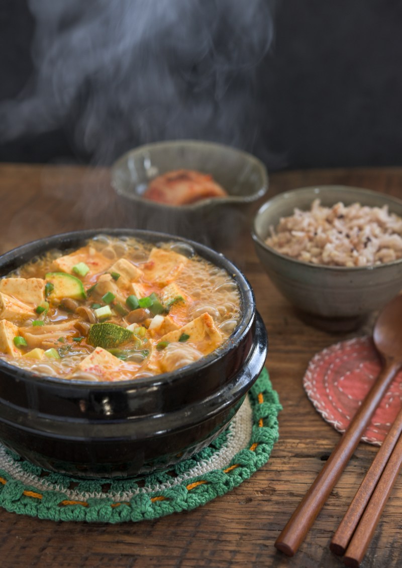 Doenjang jjigae – Món canh hầm tương nhắc vị cơm nhà của người Hàn Quốc - Ảnh 1