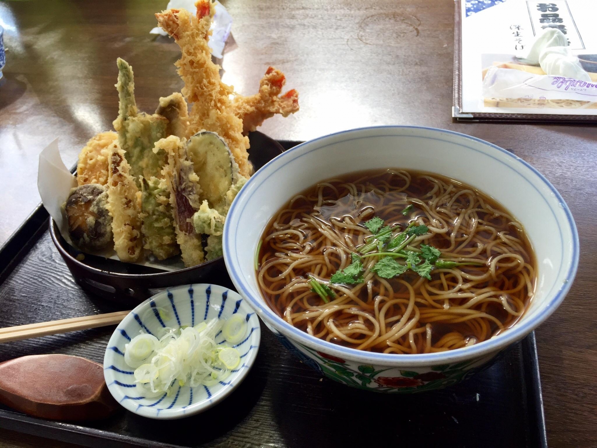 Nếu trời lạnh, một cách tuyệt vời để ăn tempura là dùng một tô tempura udon hoặc tempura soba.